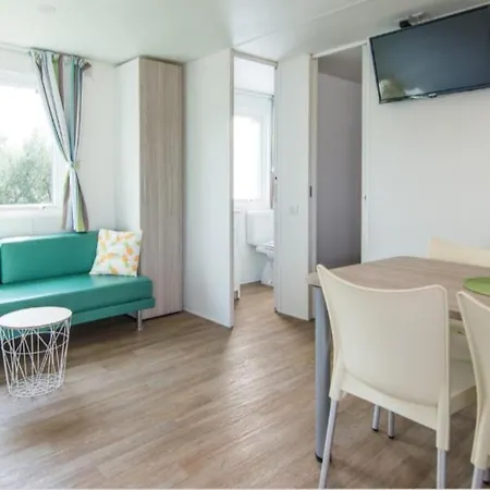 Mobile Homes Kamp Maslina, بيوغْغاد نا موغو