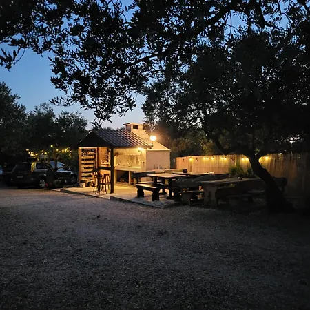 Κάμπινγκ Mobile Homes Kamp Maslina, *
