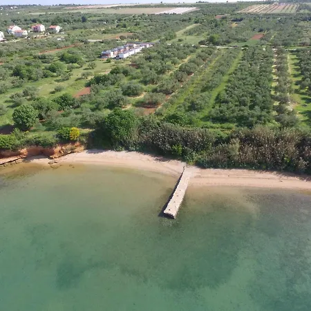 مكان تخييم Mobile Homes Kamp Maslina,