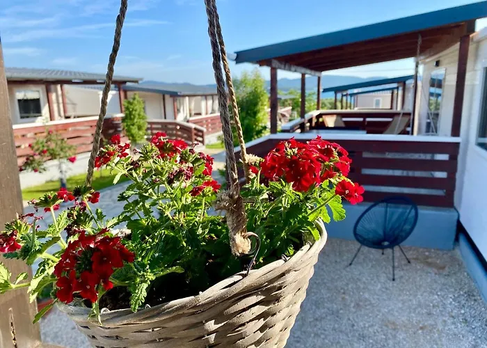 Mobile Homes Kamp Maslina, 비오그라드나모루